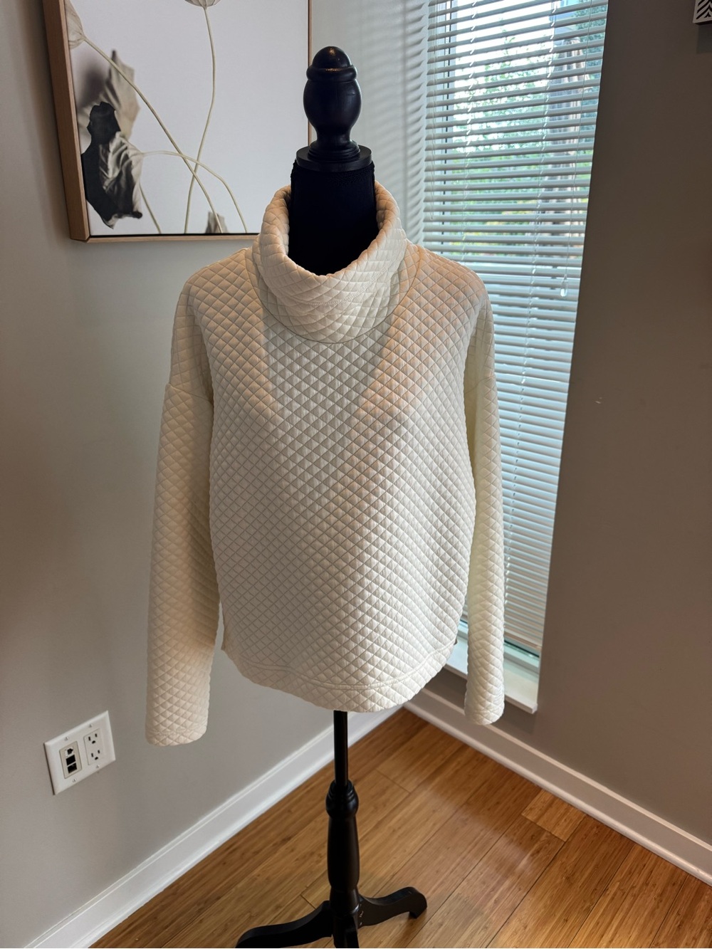 Cozy Quilted Turtleneck Sweater - Cream